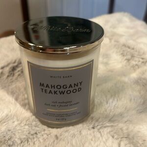 NWT White Barn 8oz candle Mahogany Teakwood